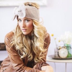 KNITTED BOW HEADBAND (TAUPE)